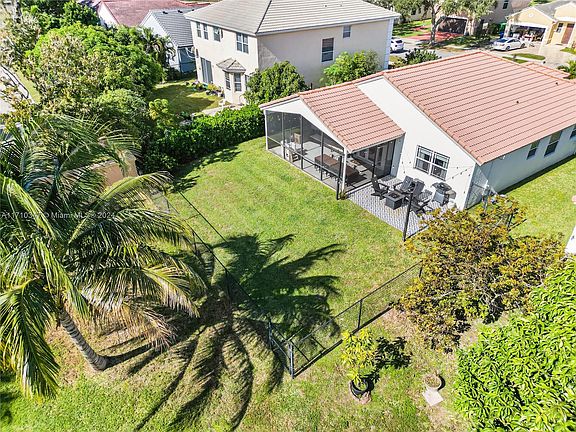 4th image of 10240 SW 59th St