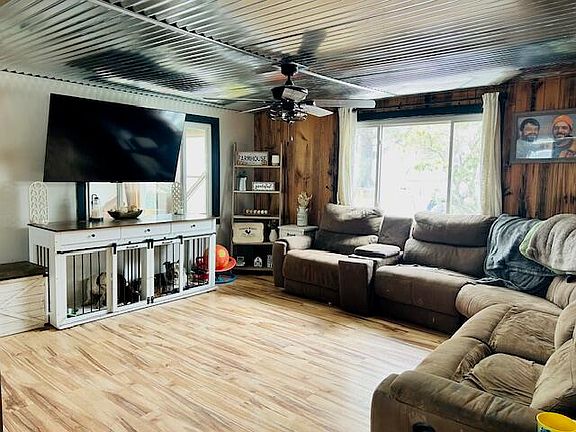 3rd image of 589 Punxsy Rd