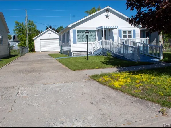 282 N June St, Alpena, MI 49707