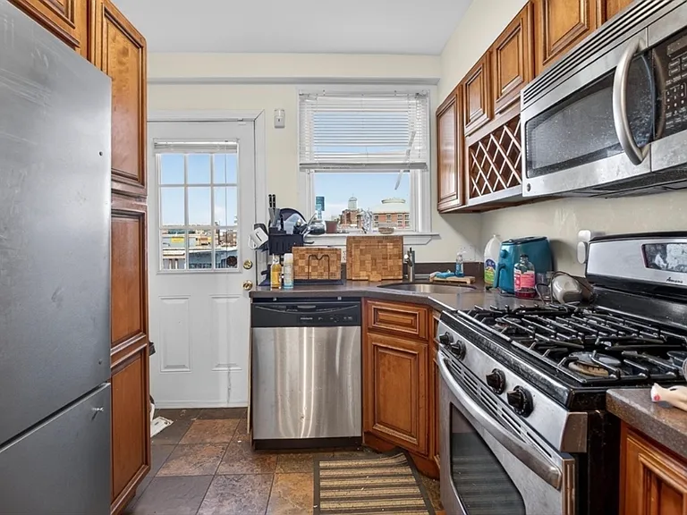 7 Chesterton St #3 — Photo 6