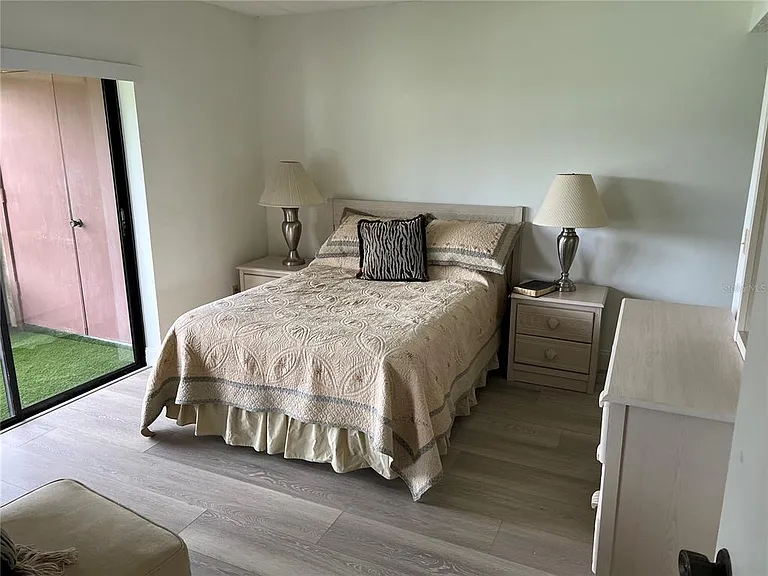 333 Woodlake Wynde — Photo 15