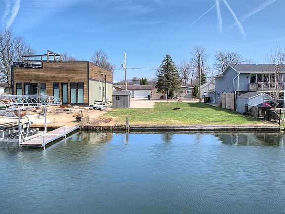 3rd image of 4386 Lynden Rd