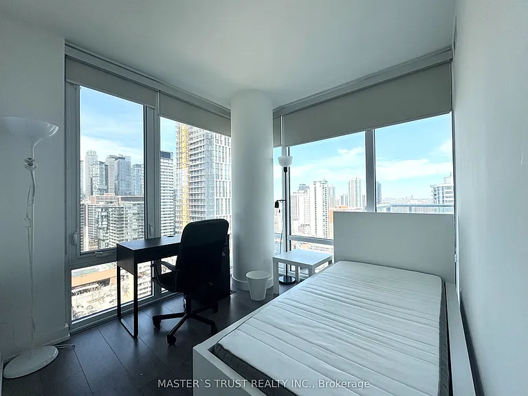 501 Yonge St #2105 — Photo 13