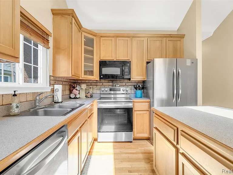 42682 Park Crescent Dr — Photo 15