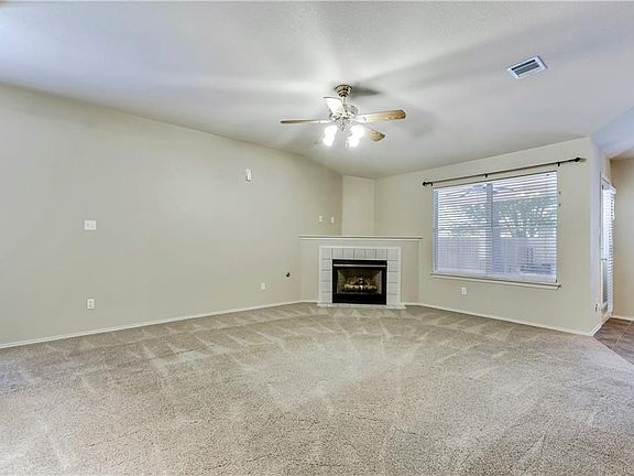 4th image of 2610 Bradley Ln