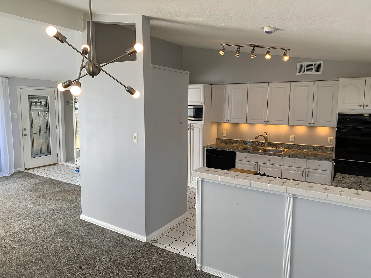 3 bed, 1170 sqft, $2,050 — Photo 4