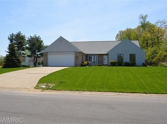 2nd image of 157 Jacaranda Dr