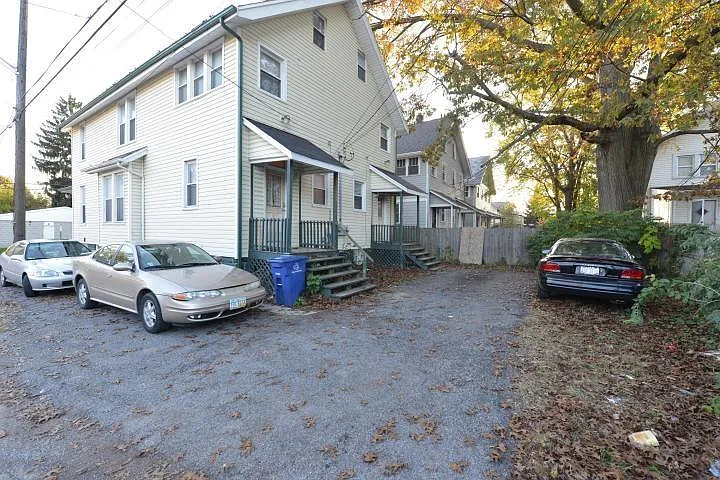 452 Clinton St — Photo 14