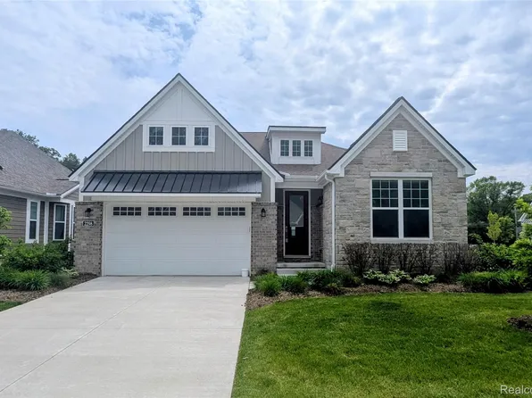 2298 Pondview Ln, Troy, MI 48085