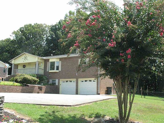 3rd image of 1960 Seven Oaks Dr
