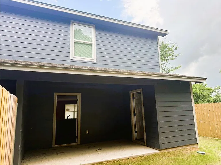 240 W Elm St #A — Photo 21