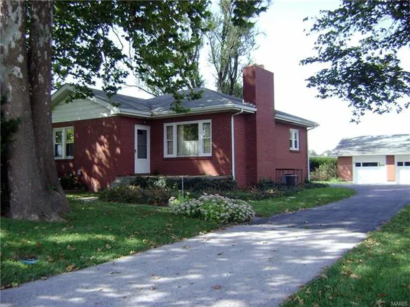 6710 Humbert Rd, Godfrey, IL 62035