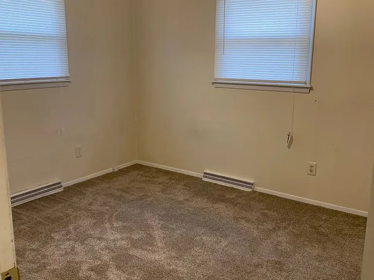 324 Westminster Ave — Photo 11