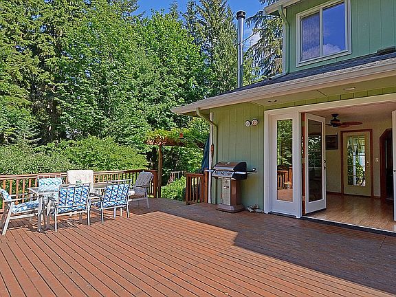 3rd image of 4906 95th Ave NE