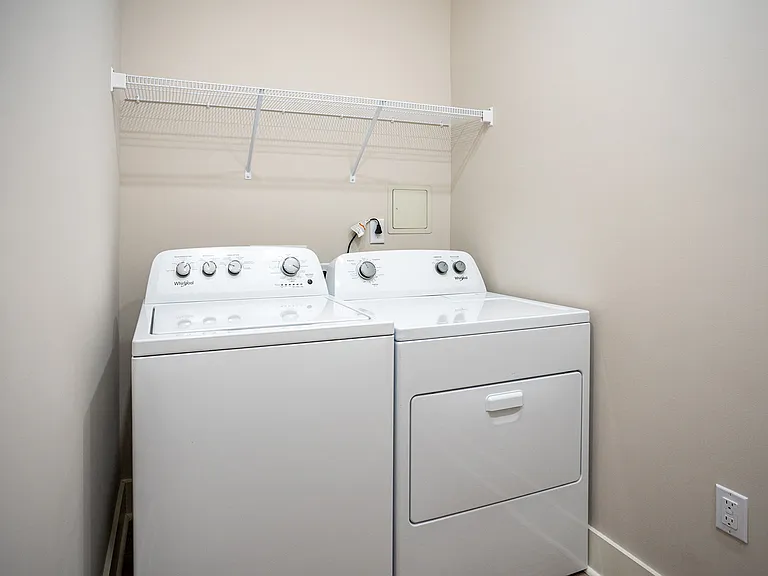 Farragut Junction Apartments — Photo 21
