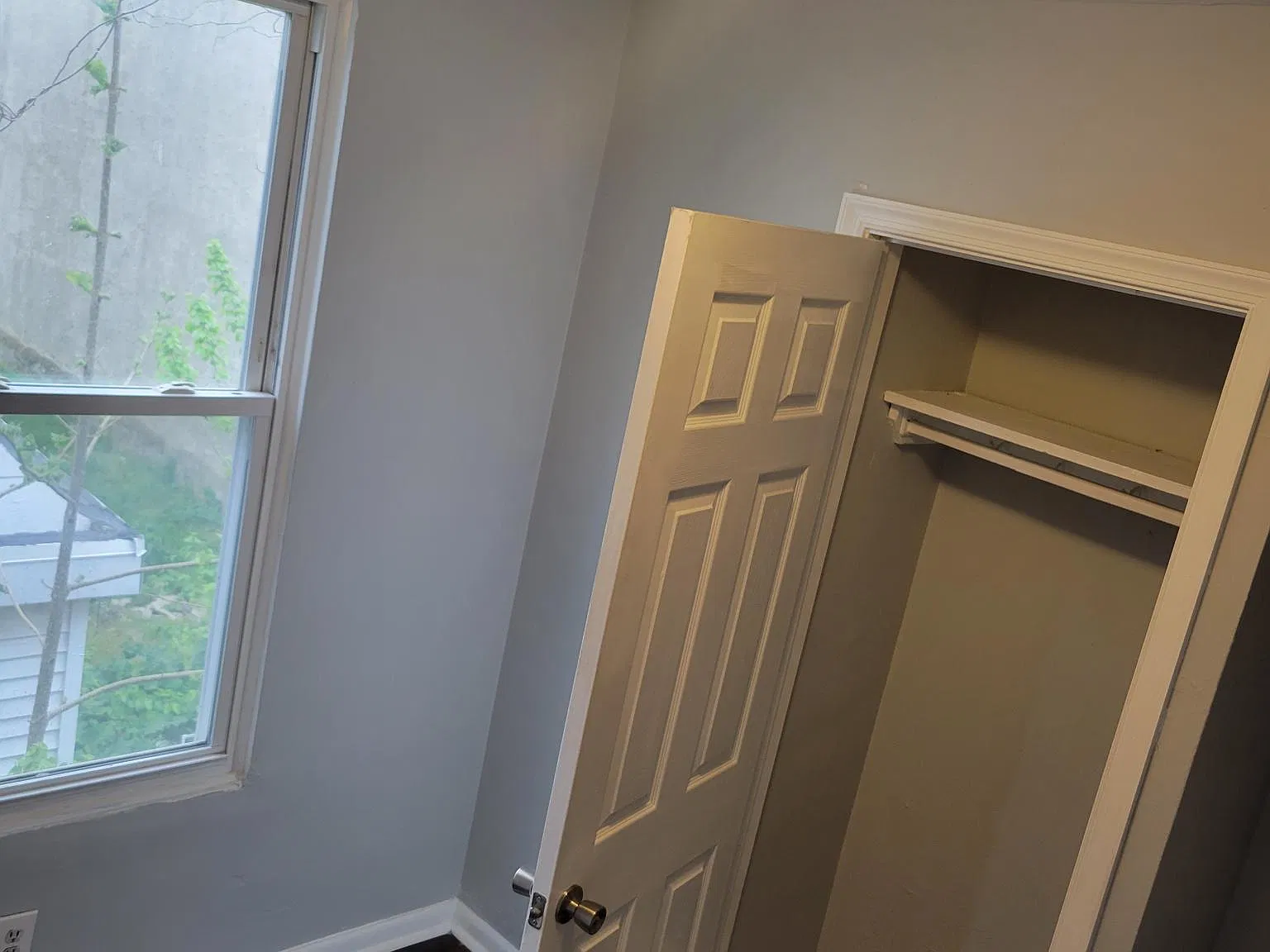 2433 N Corlies St — Photo 2
