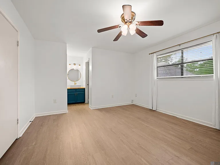 981 Ridgepoint Ct — Photo 13