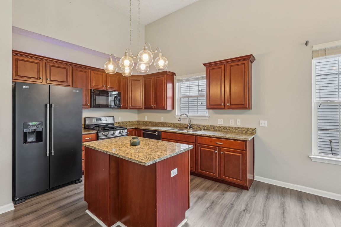 Westbrooke Cir-2805-010.jpg