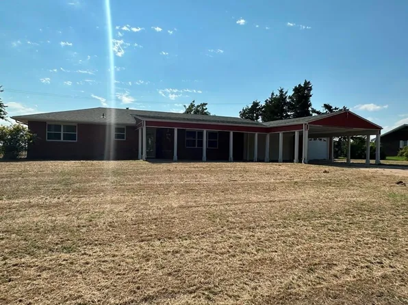 911 N Elm St, Mooreland, OK 73852