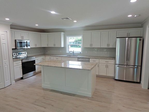 4th image of 1915 32nd Ave
