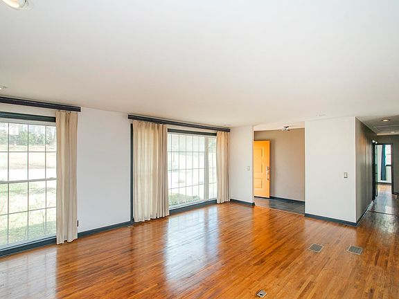 4th image of 313 Leopole Rd