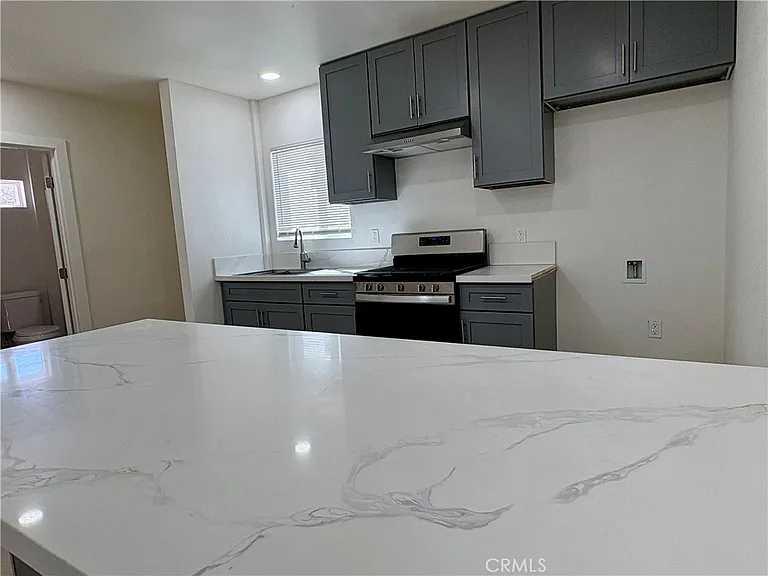 296 N Allen St — Photo 13