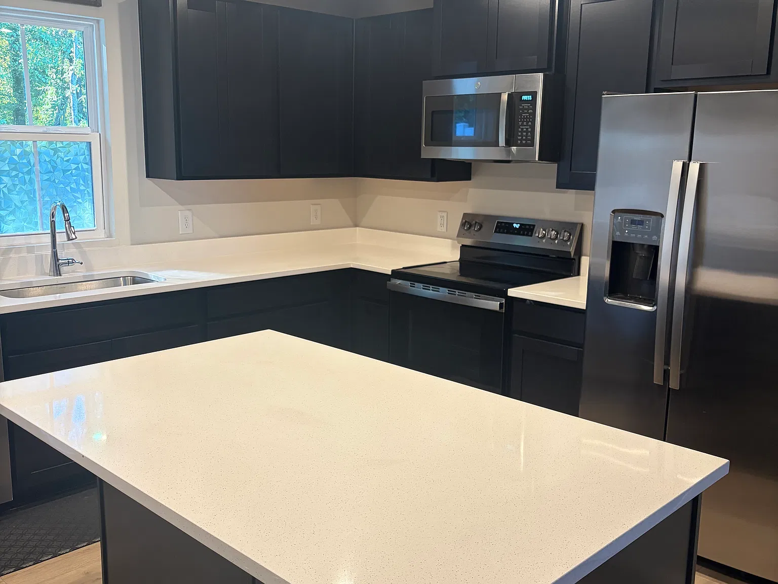 3 bed, 2.5 bath, 1400 sqft, $1,700 — Photo 4