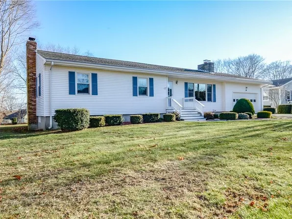 44 Lisa Ter, Portsmouth, RI 02871