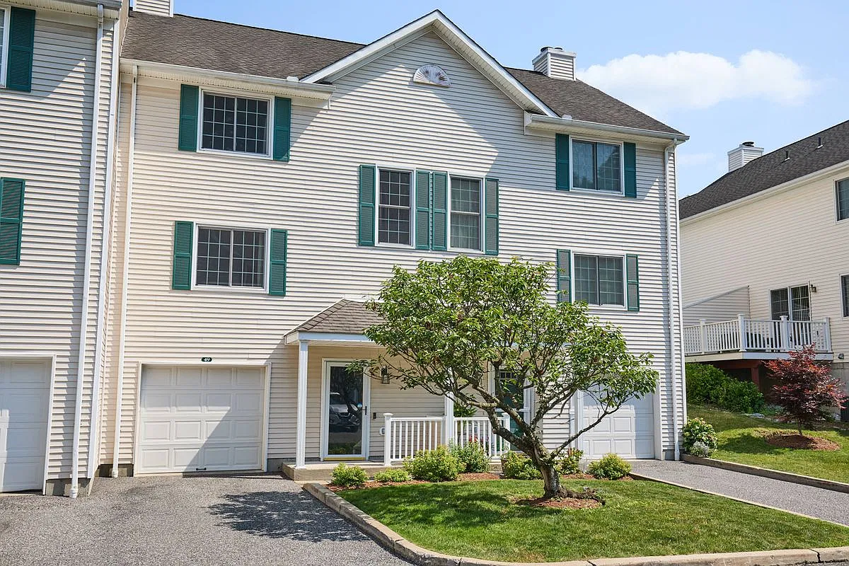 2 bed, 1.5 bath, 1410 sqft, $3,150 — Photo 1