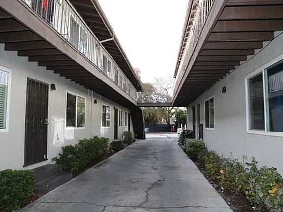 2nd image of 552 Geneva Ave #8