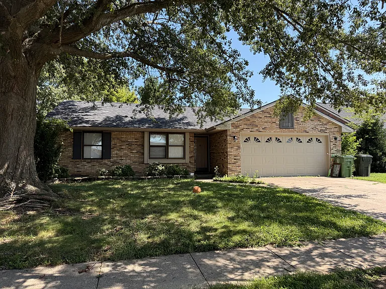 2425 Downing Dr — Photo 1