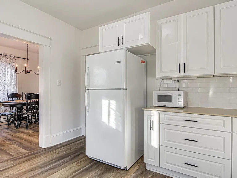 306 W Lexington Ave — Photo 6