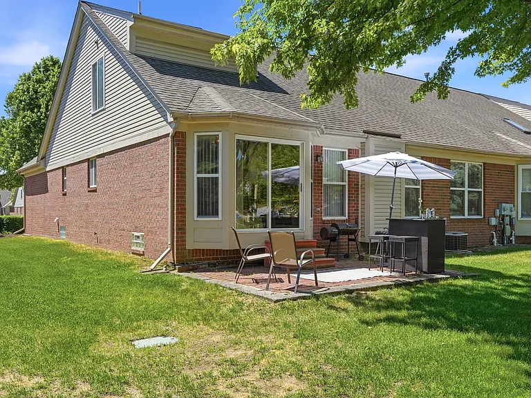 4421 Honeysuckle Dr — Photo 68