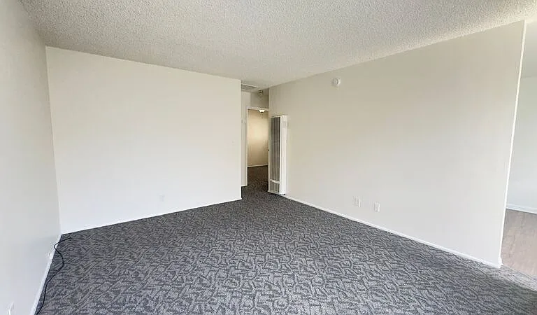 6019 S Bright Ave — Photo 2