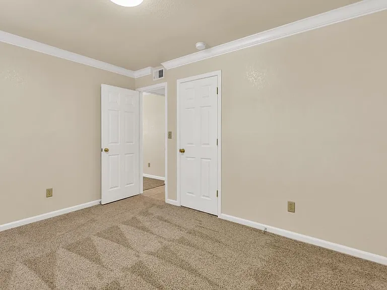 2015 P St #8 — Photo 10