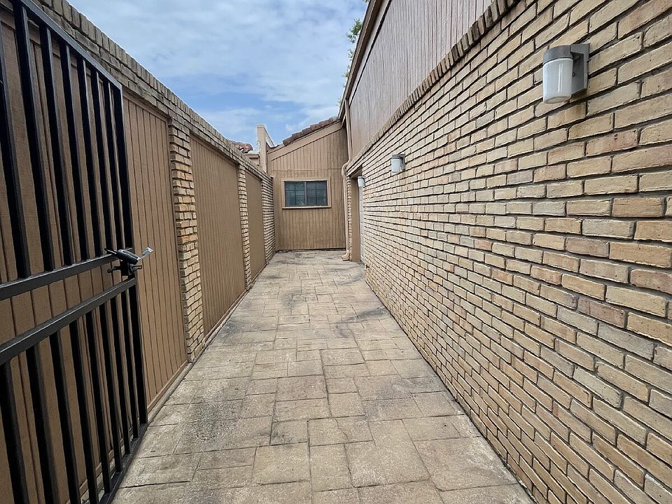 1st image of 12 Hallmark Dr