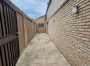 12 Hallmark Dr, Conroe, TX 77304