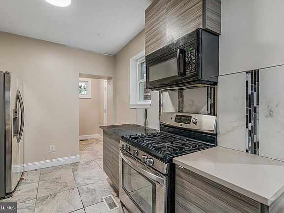 5th image of 2255 Waterloo St