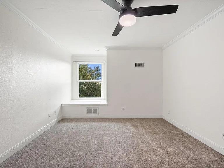 2500 Steck Ave #32 — Photo 18