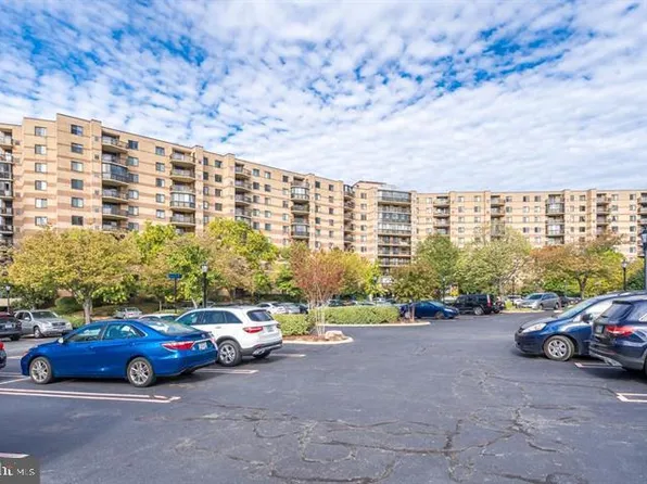 8370 Greensboro Dr APT 110, Mc Lean, VA 22102