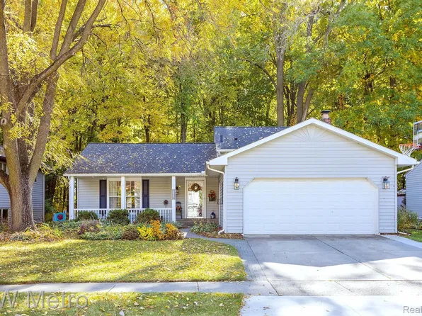 2662 Winter Dr, Troy, MI 48083