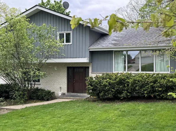 2455 North 116th STREET, Wauwatosa, WI 53226