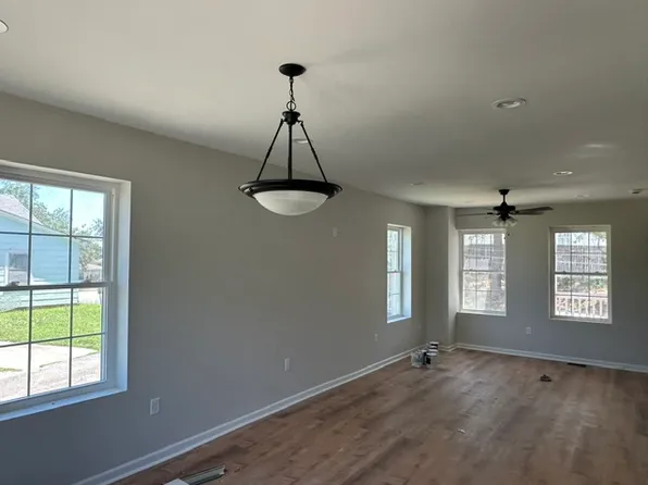 3 Cobb St, Ware Shoals, SC 29692
