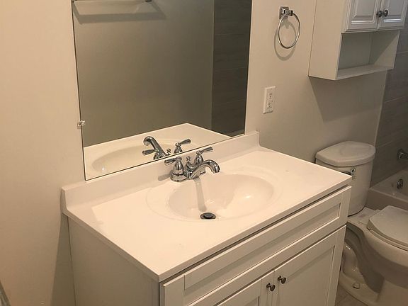 4th image of 3949 Revere Ave