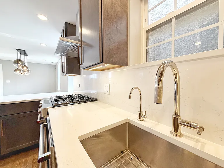 2427 W Grenshaw St #2 — Photo 31