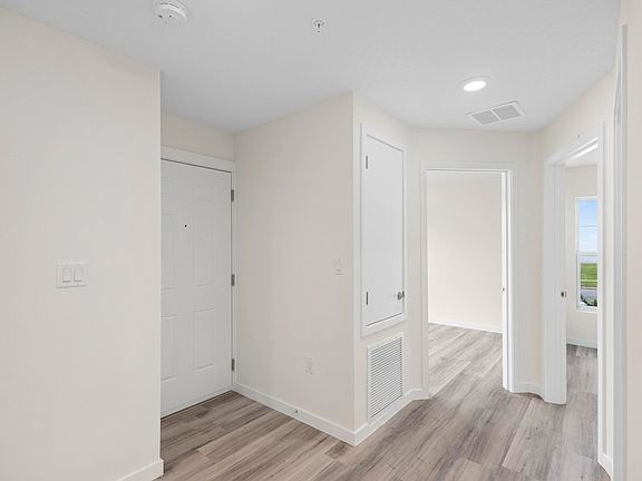 5th image of 262 Royal Palm Dr #101
