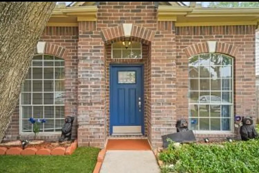 3 bed, 2.0 bath, 1501 sqft, $2,000 — Photo 2