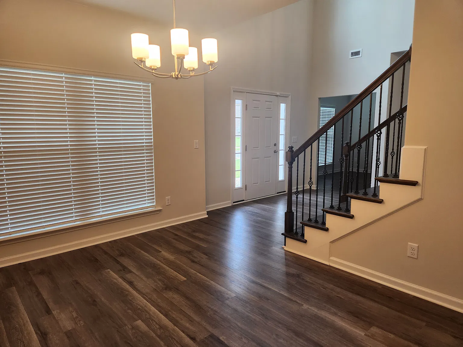 4 bed, 3357 sqft, $2,800 — Photo 2