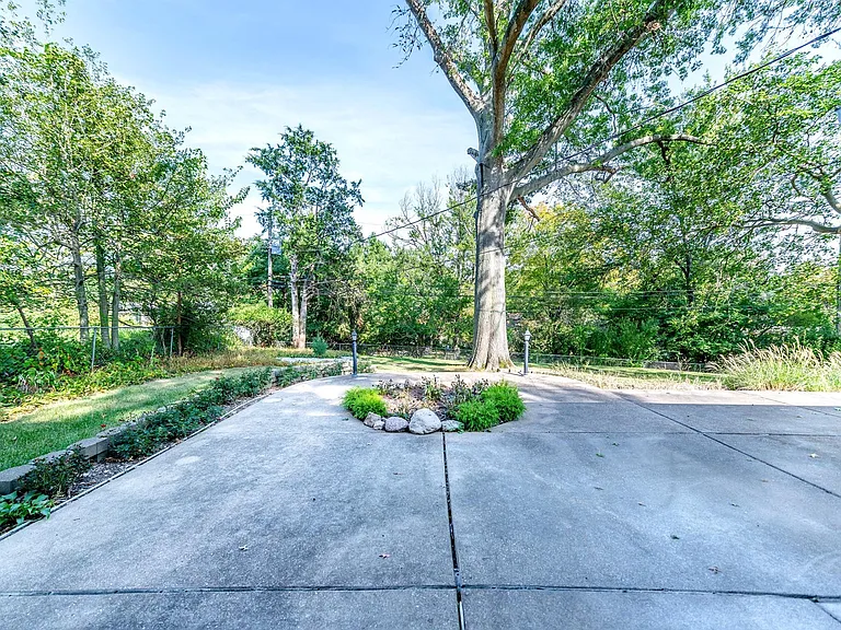814 Fernview Dr — Photo 43