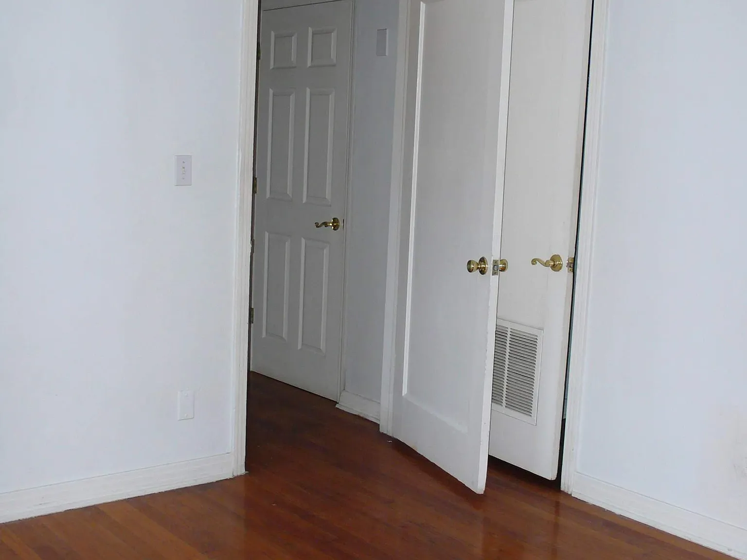 Quaint 4 Bed/ 2 Bath Duplex in NORTH St. Pete — Photo 2